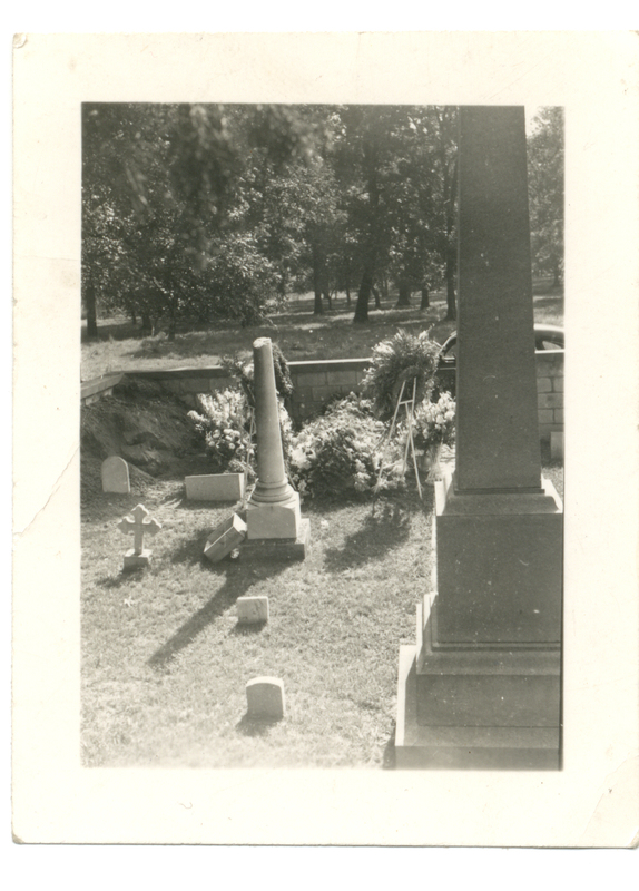 Photograph of a Mudge family graveyard.