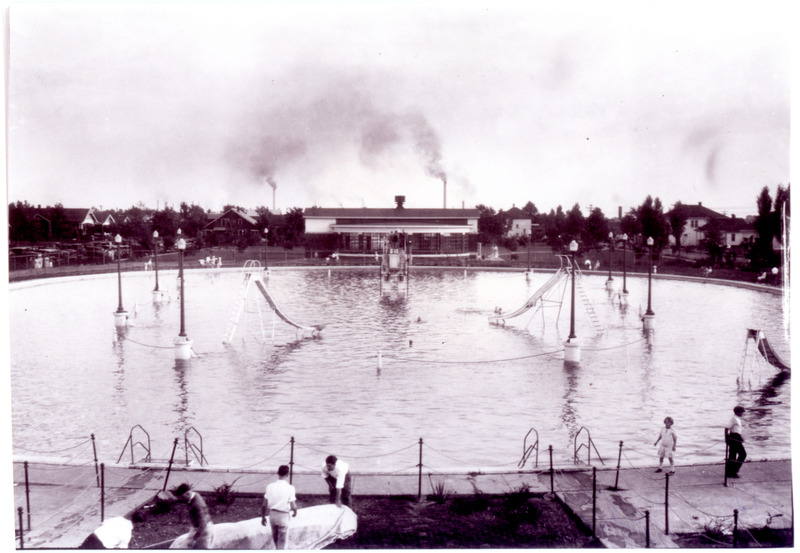 1926 Photograph of Round Pool