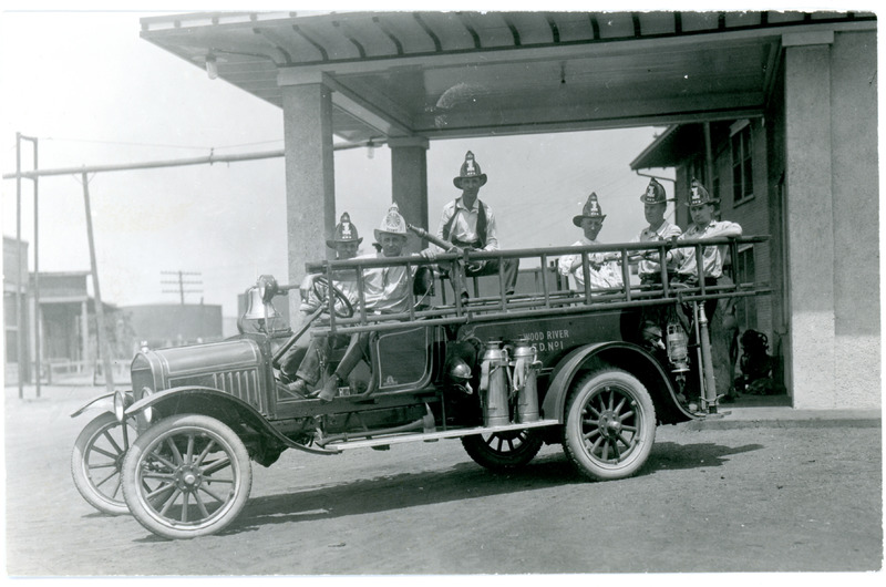 1925 Firemen with Firetruck